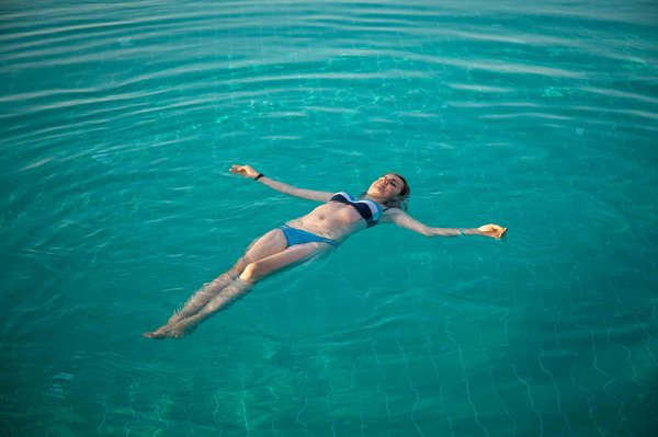 Quels sont les principes de design pour créer un tutoriel de jeu qui n'interrompt pas l'immersion?