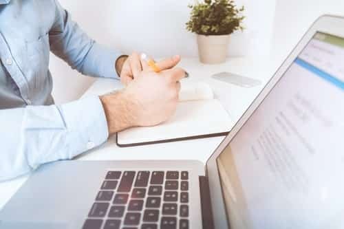 Quelles techniques de marketing par contenu peuvent augmenter l'engagement sur un site de e-learning?