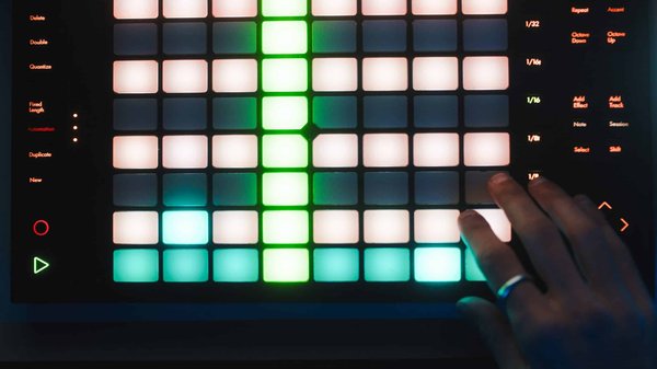 Quels sont les meilleurs paramètres photographiques pour capturer des portraits en lumière naturelle avec un iPhone 12 Pro?